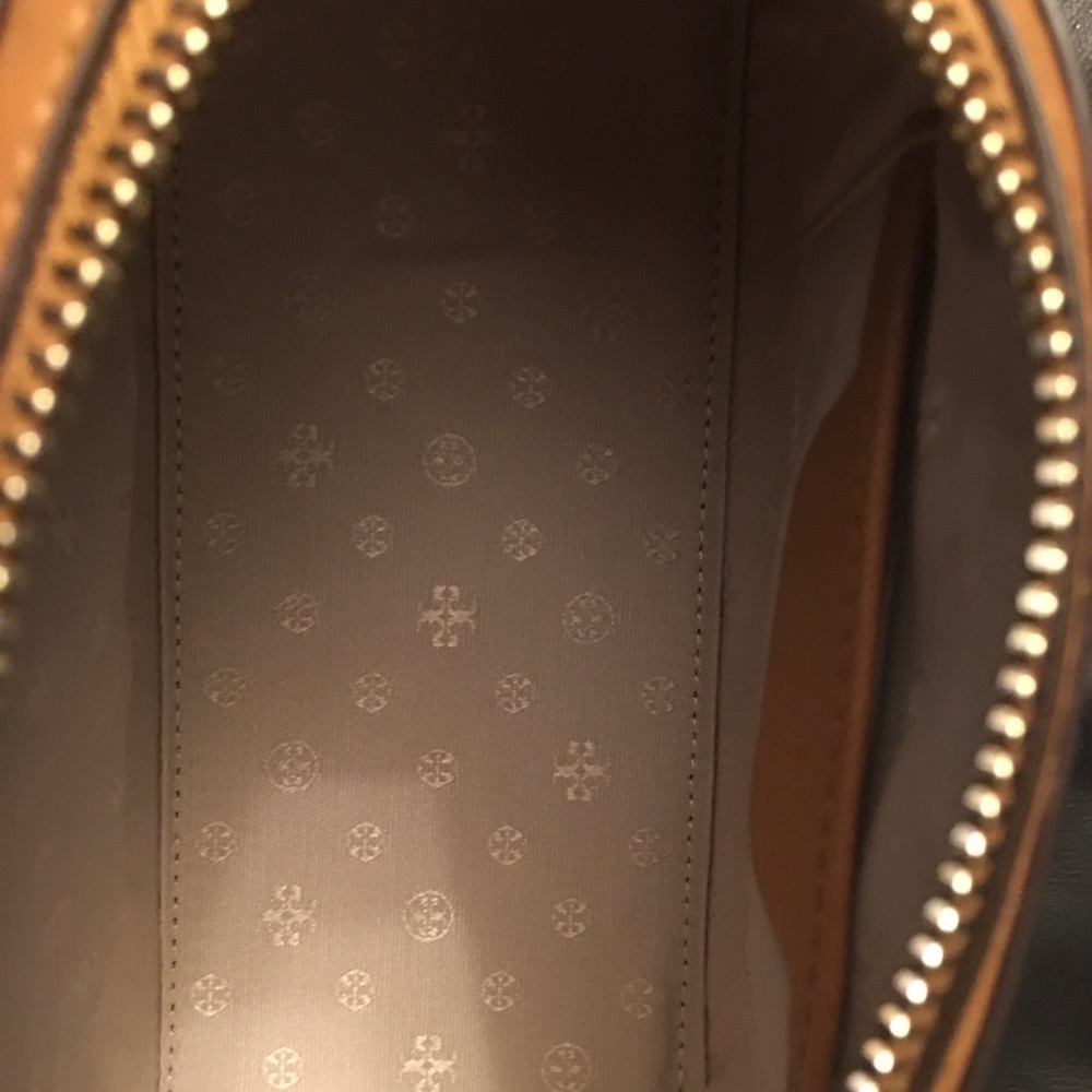 🦚NWT !! Tory Burch Cosmetics Case !! - Picture 4 of 6